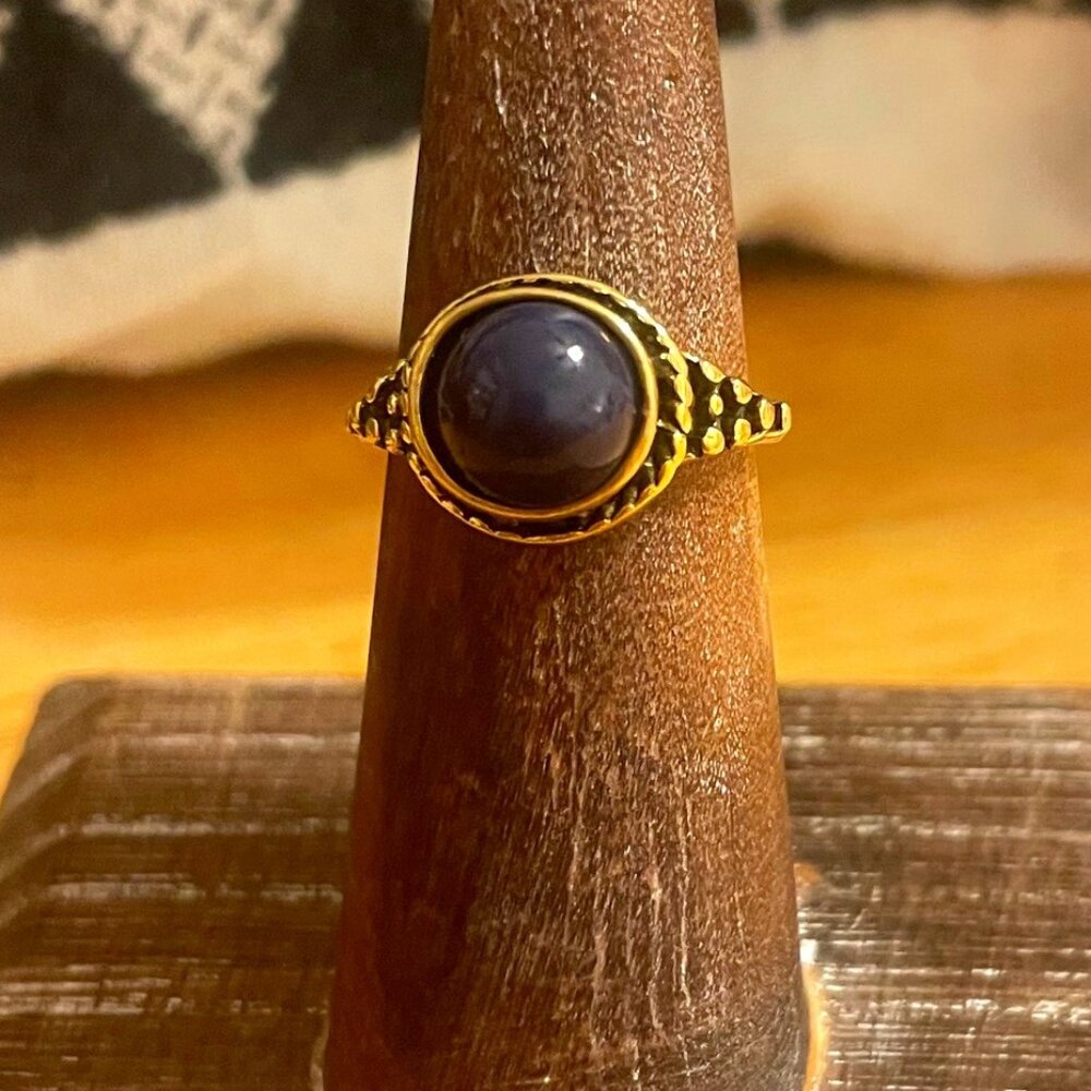 Vintage-Inspired Gold & Black Stone Ring ✨ Size 6.5